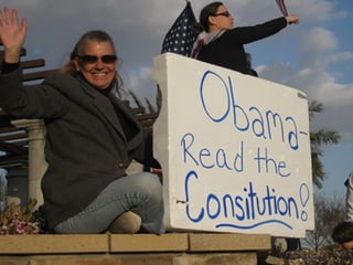 Tea Party sign 'Read the consitution' (sic)